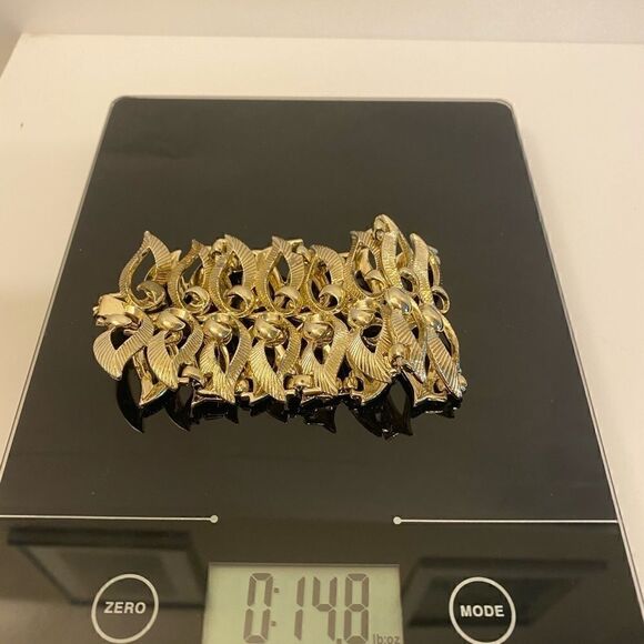 NWB Gold Overlay Leaf Bracelet  - Picture 6 of 7
